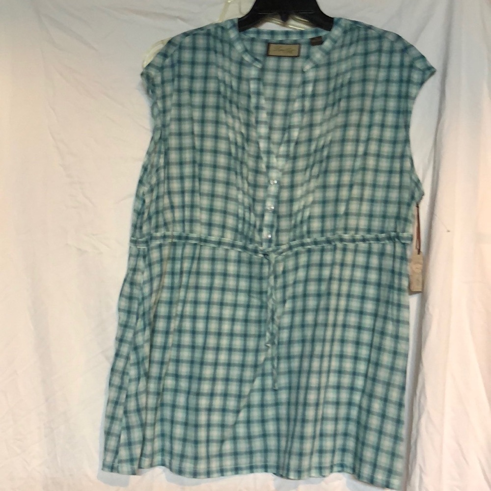 Sleeveless top